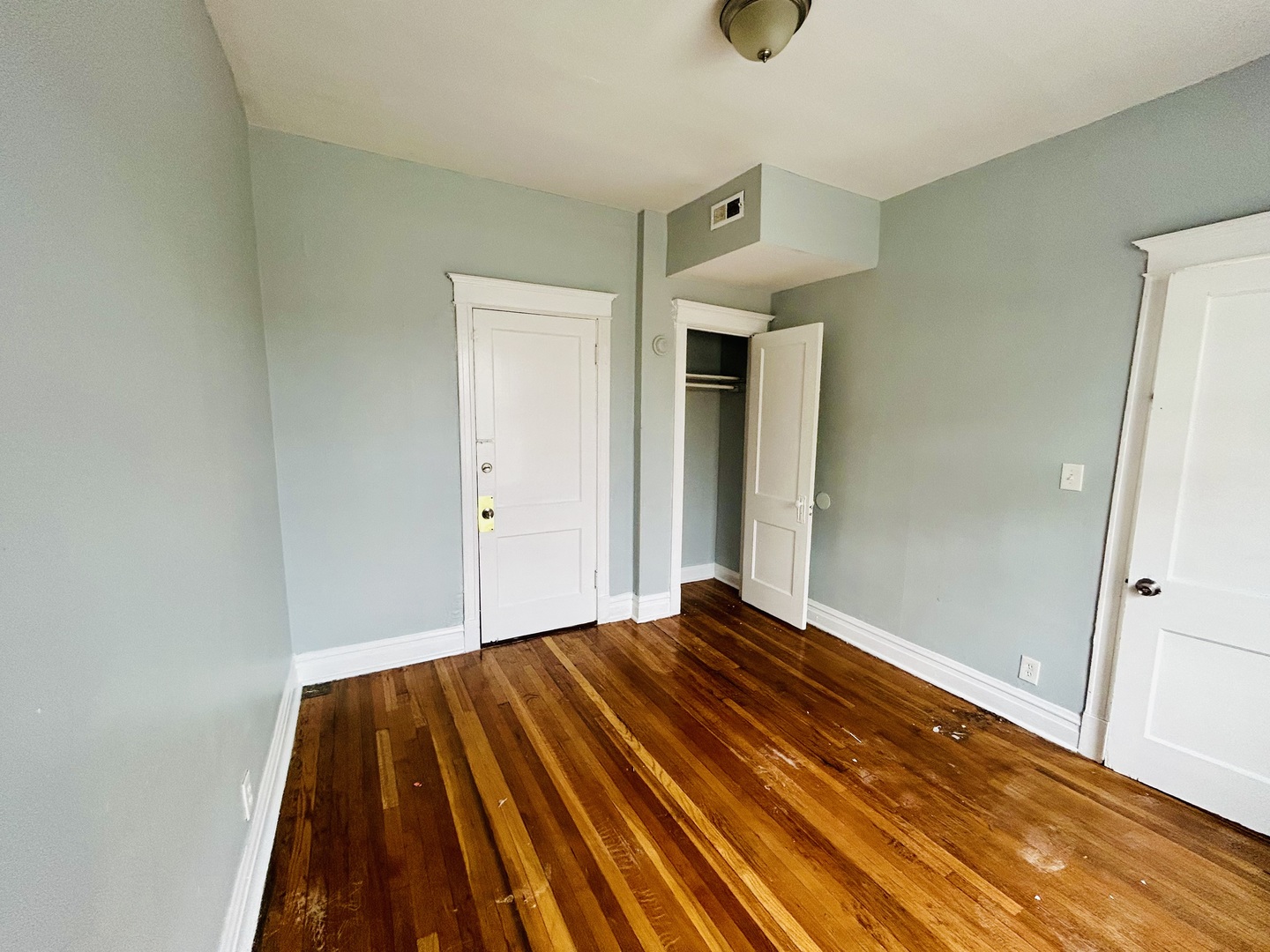 7459 S Champlain Avenue Property Photo 5