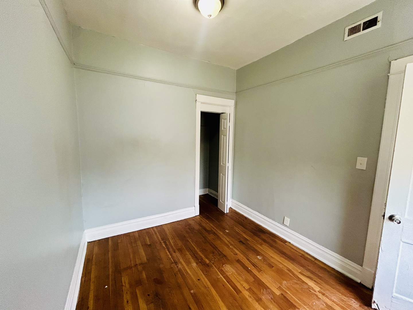 7459 S Champlain Avenue Property Photo 9