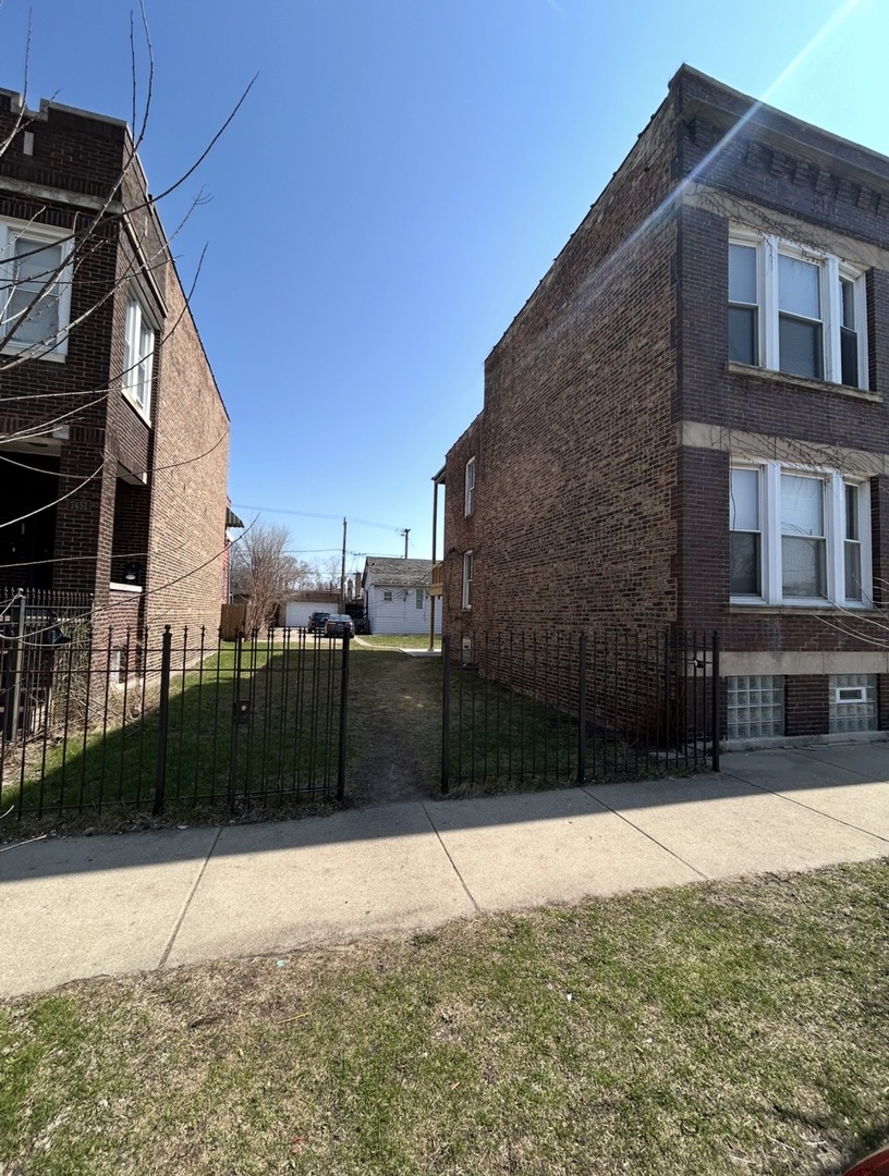 7459 S Champlain Avenue Property Photo 23