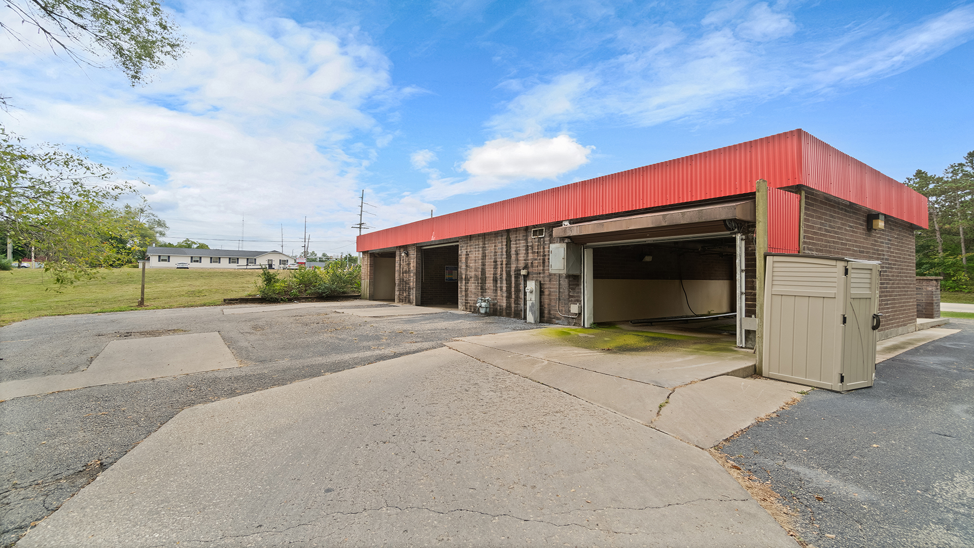 500 E Washington Street Property Photo 2