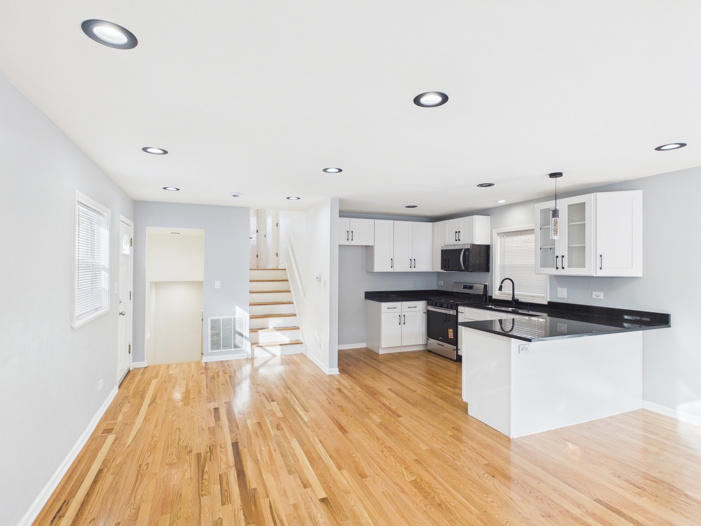7230 S Champlain Avenue Property Photo 3