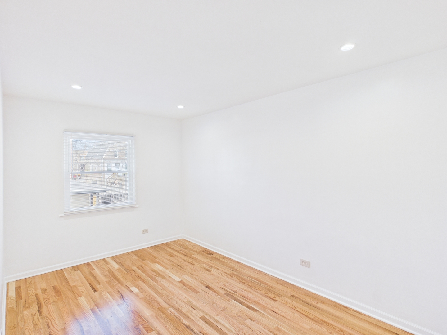 7230 S Champlain Avenue Property Photo 8