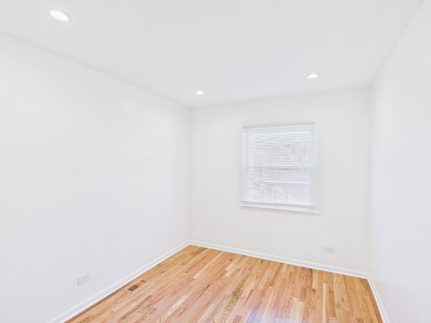 7230 S Champlain Avenue Property Photo 9