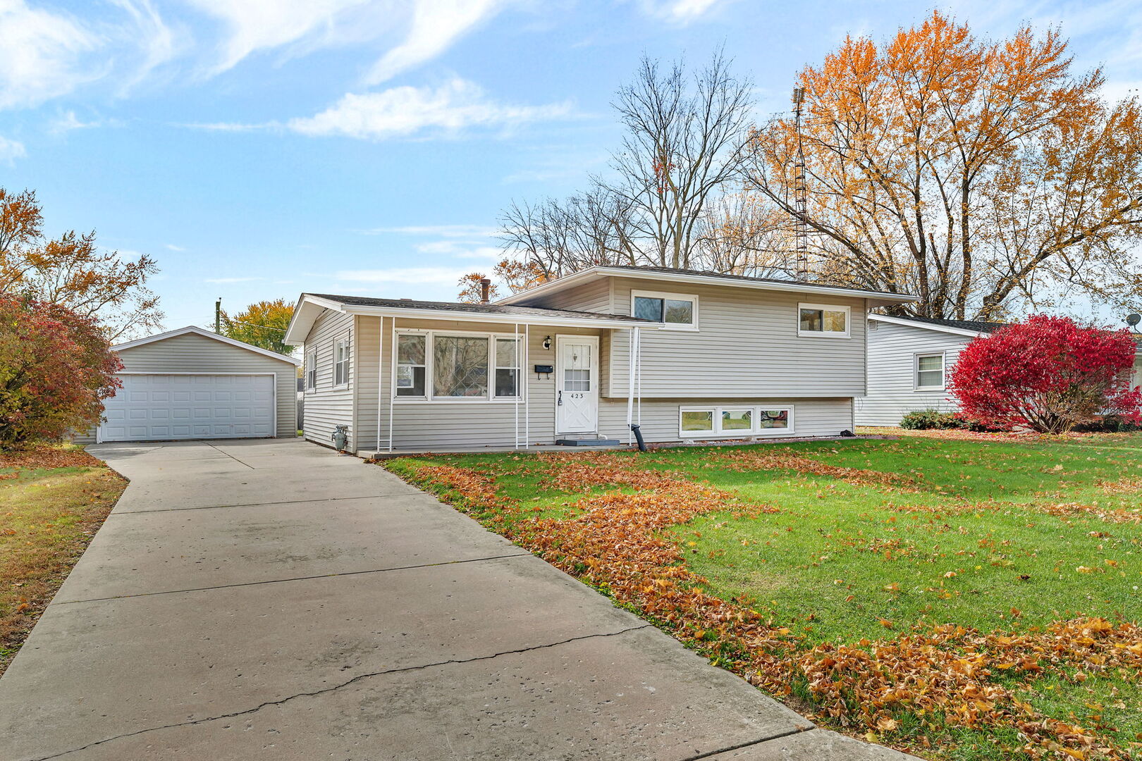 423 Maple Drive Property Photo 1