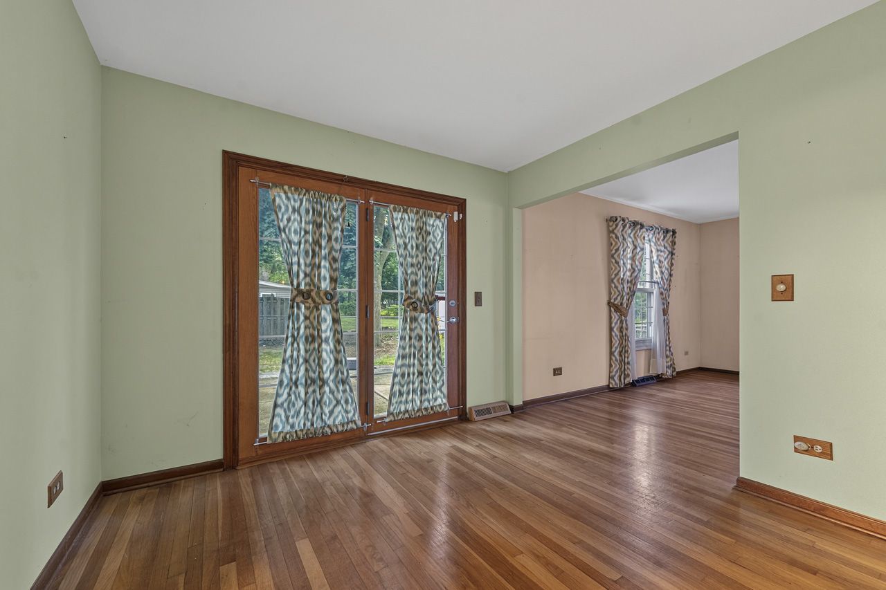 27w084 Fleming Drive Property Photo 6
