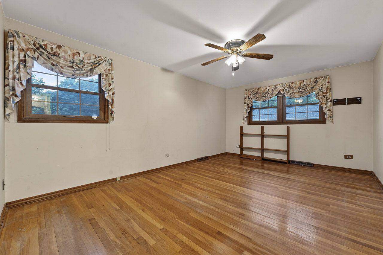 27w084 Fleming Drive Property Photo 15