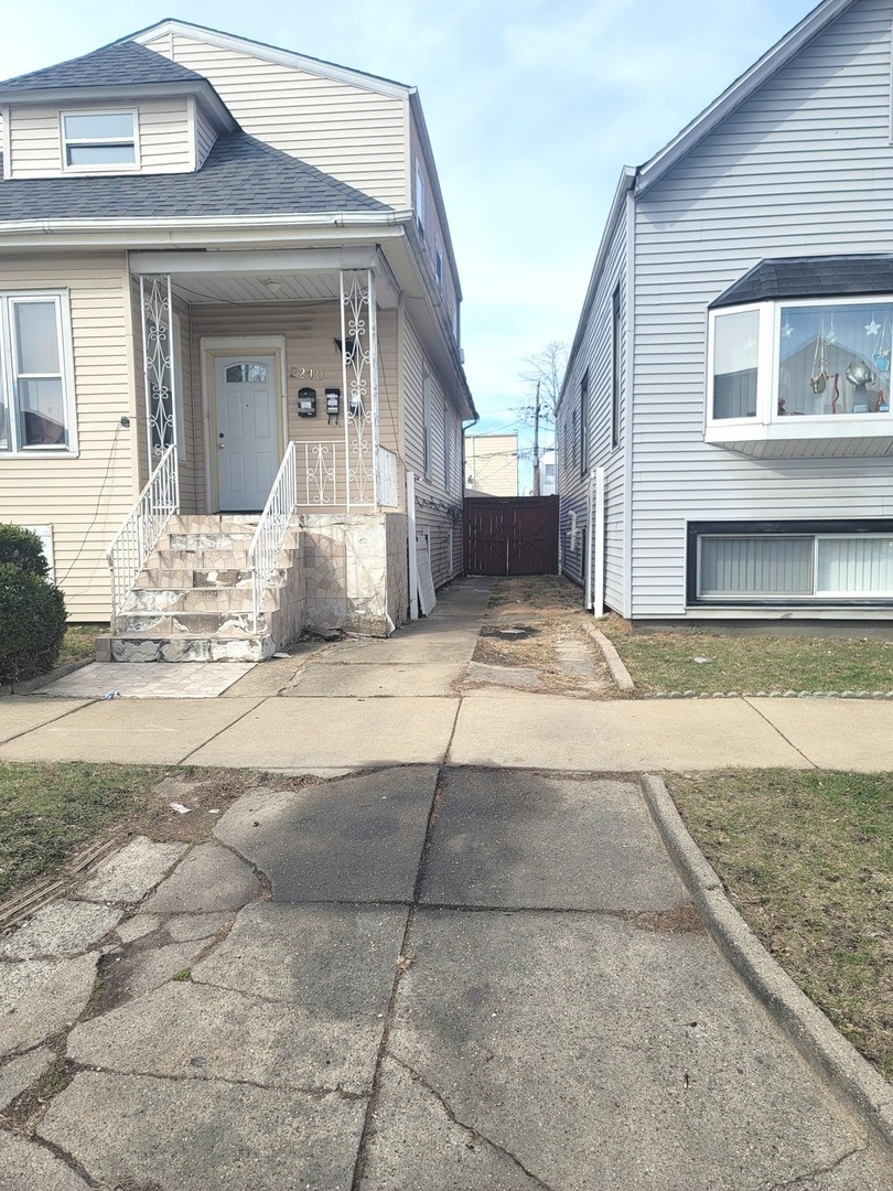 2240 N Monitor Avenue Property Photo 2