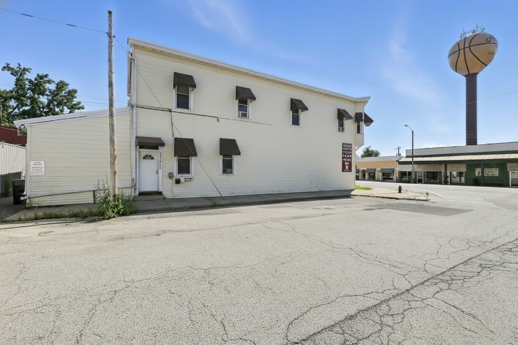 9936 Main Street Property Photo 3