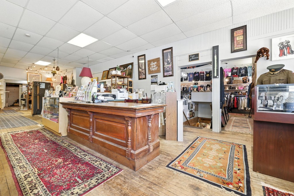 9936 Main Street Property Photo 5