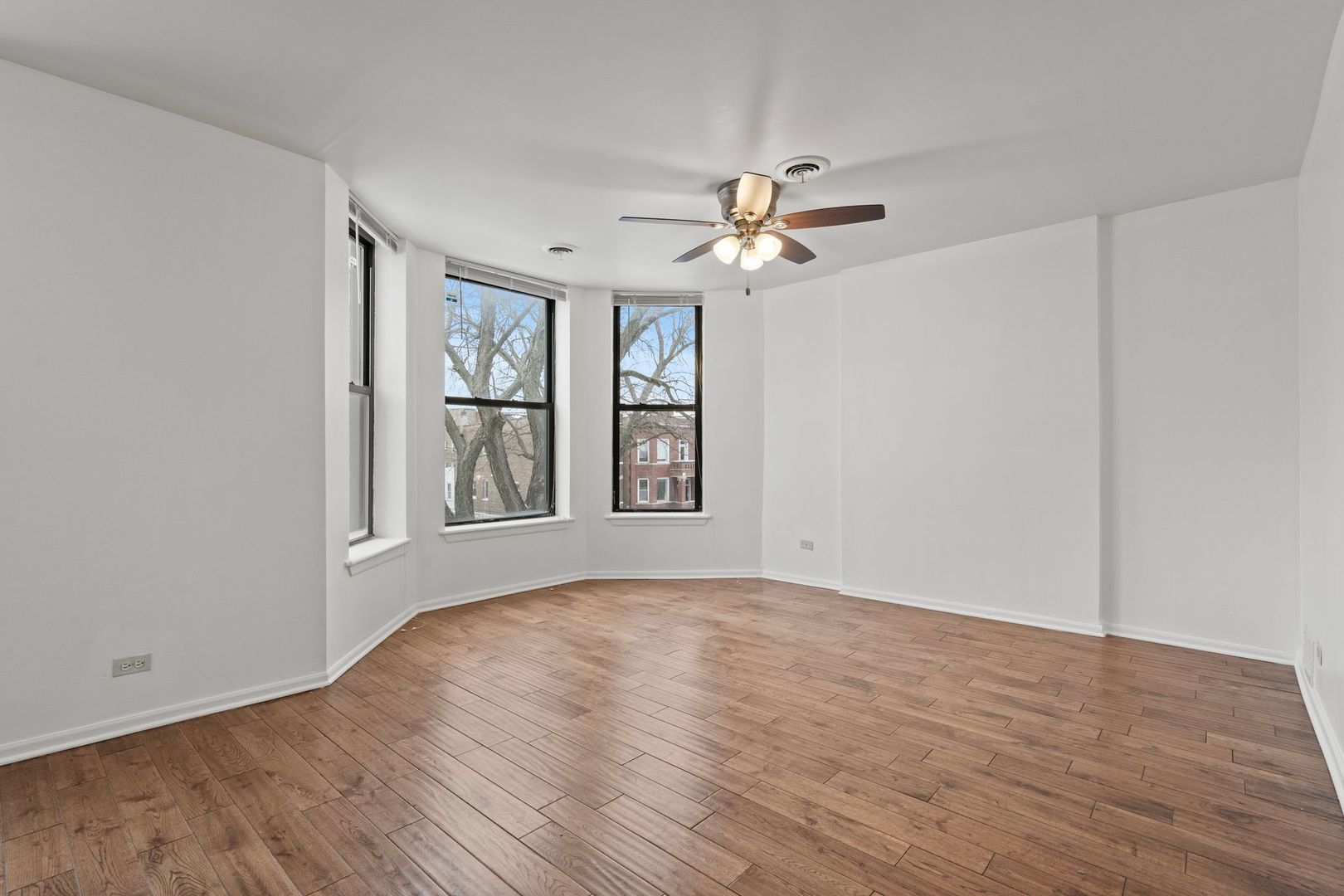 6037 S Champlain Avenue Property Photo 4