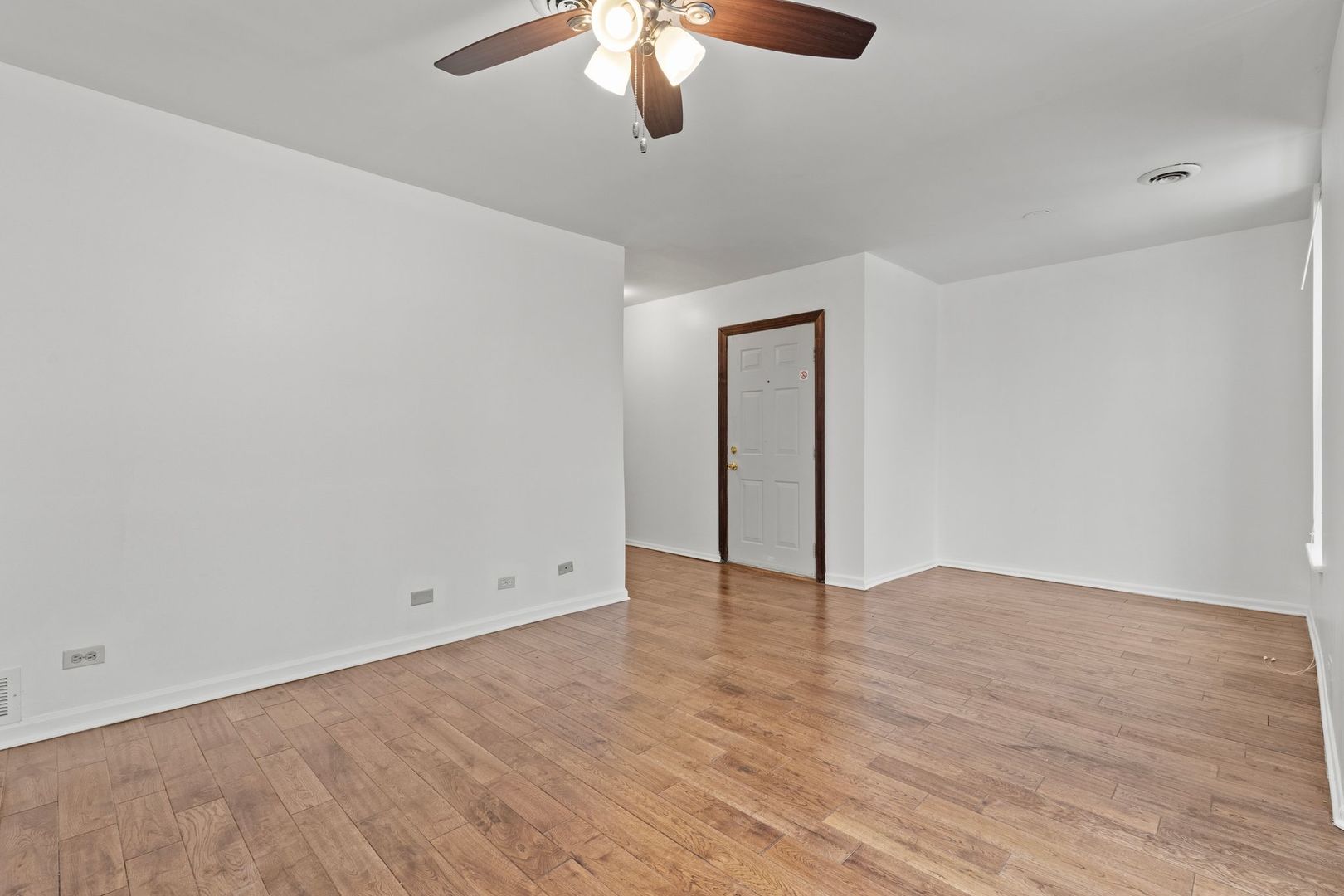 6037 S Champlain Avenue Property Photo 6