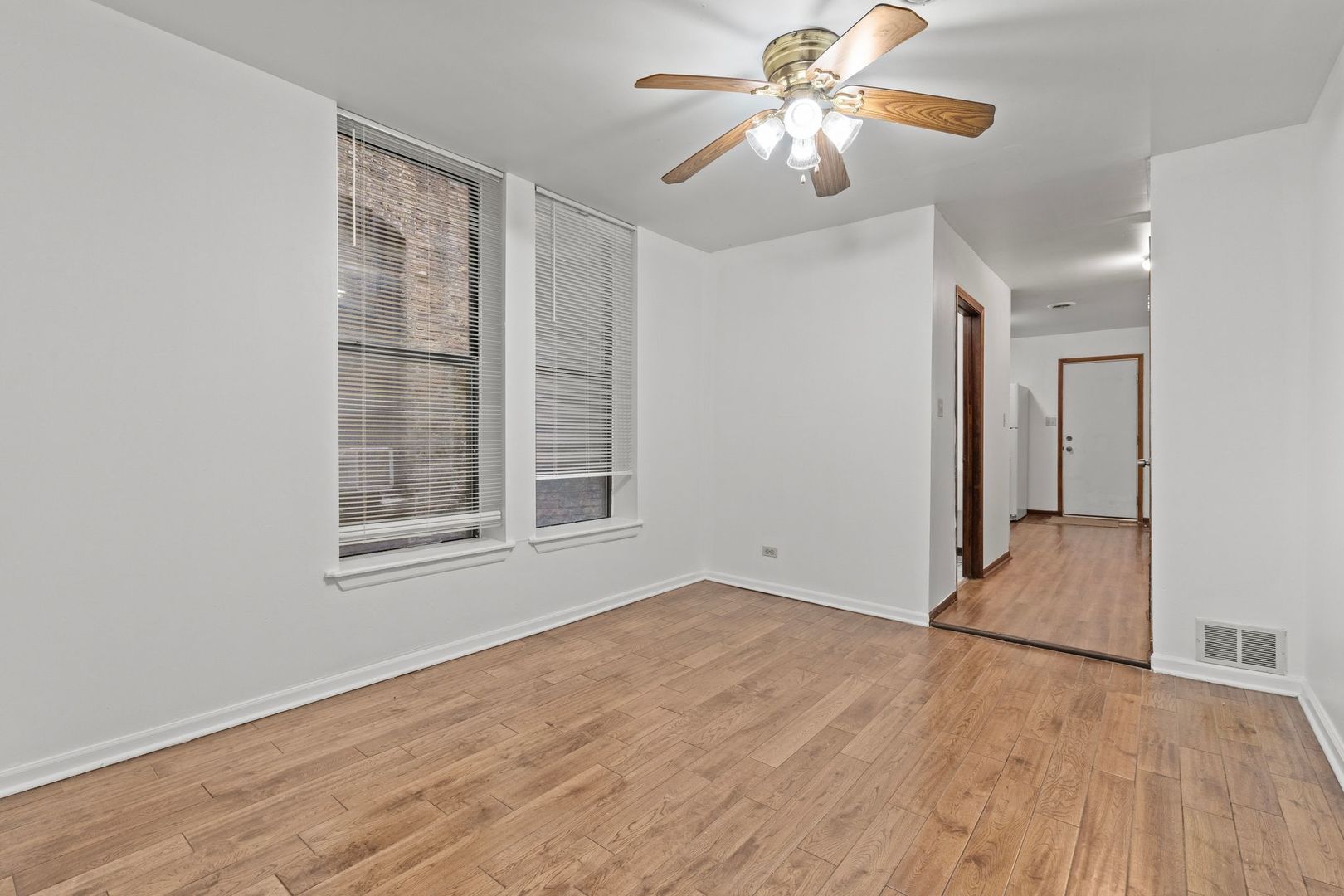 6037 S Champlain Avenue Property Photo 7