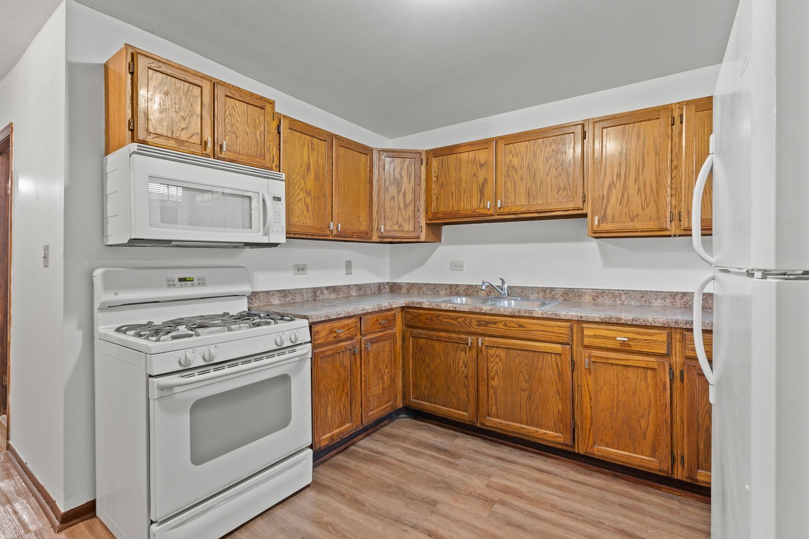 6037 S Champlain Avenue Property Photo 8