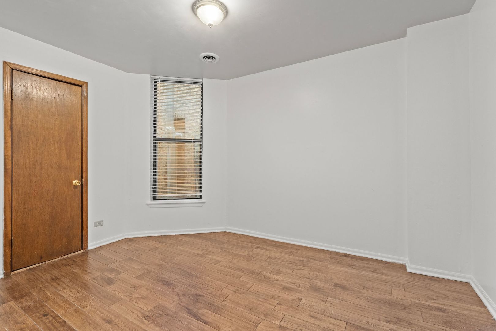 6037 S Champlain Avenue Property Photo 12