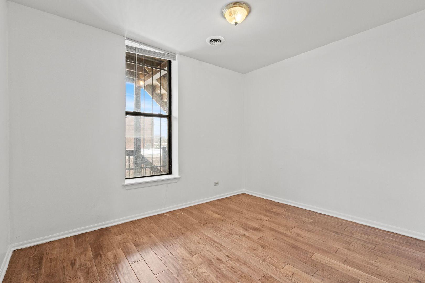 6037 S Champlain Avenue Property Photo 13