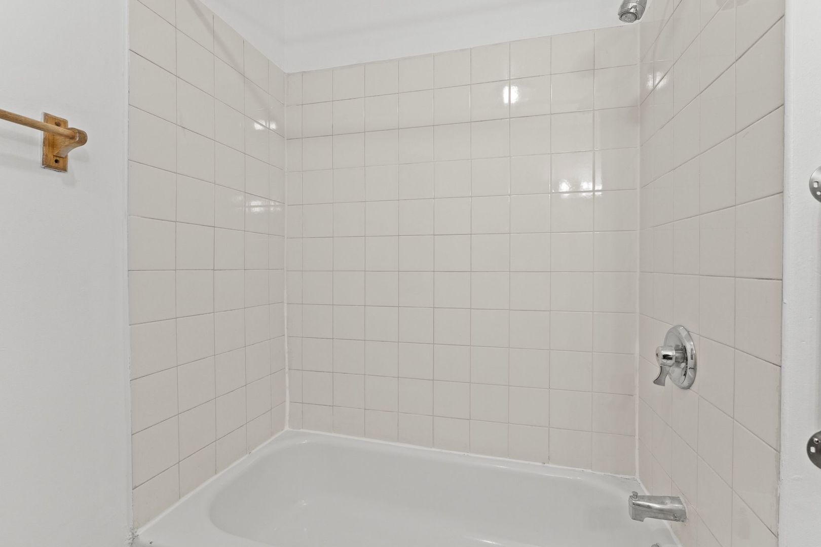 6037 S Champlain Avenue Property Photo 14