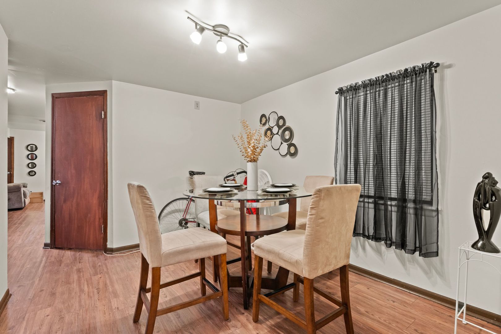 6037 S Champlain Avenue Property Photo 17