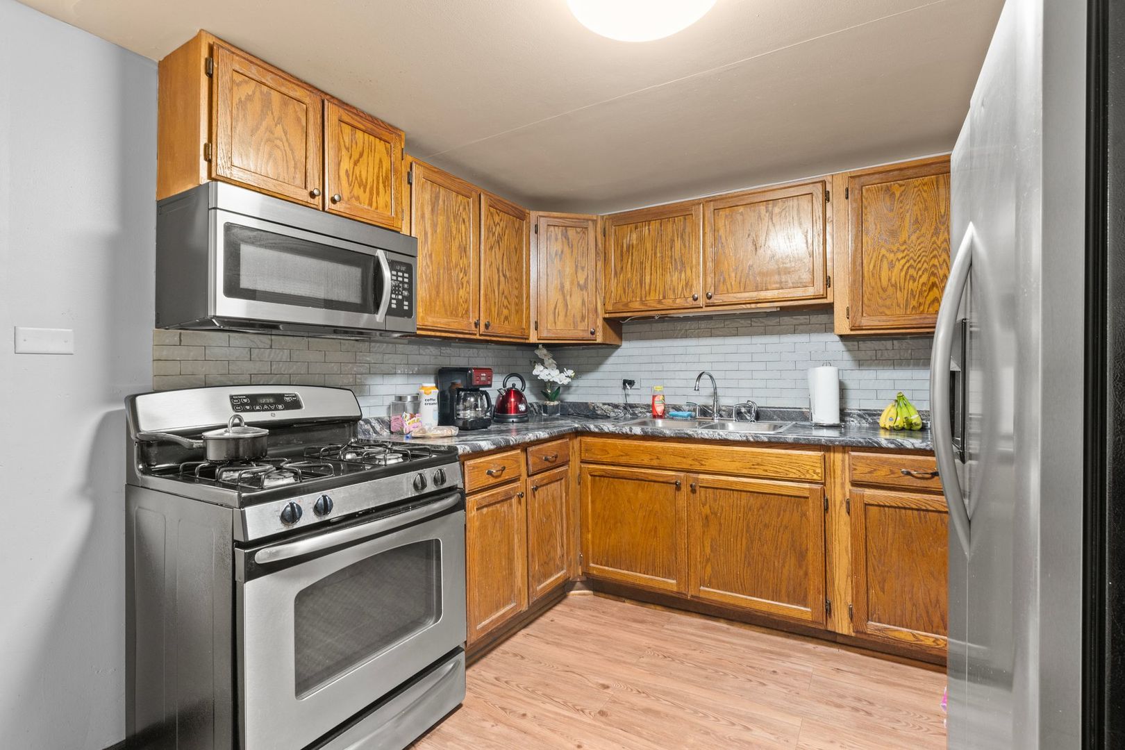 6037 S Champlain Avenue Property Photo 18