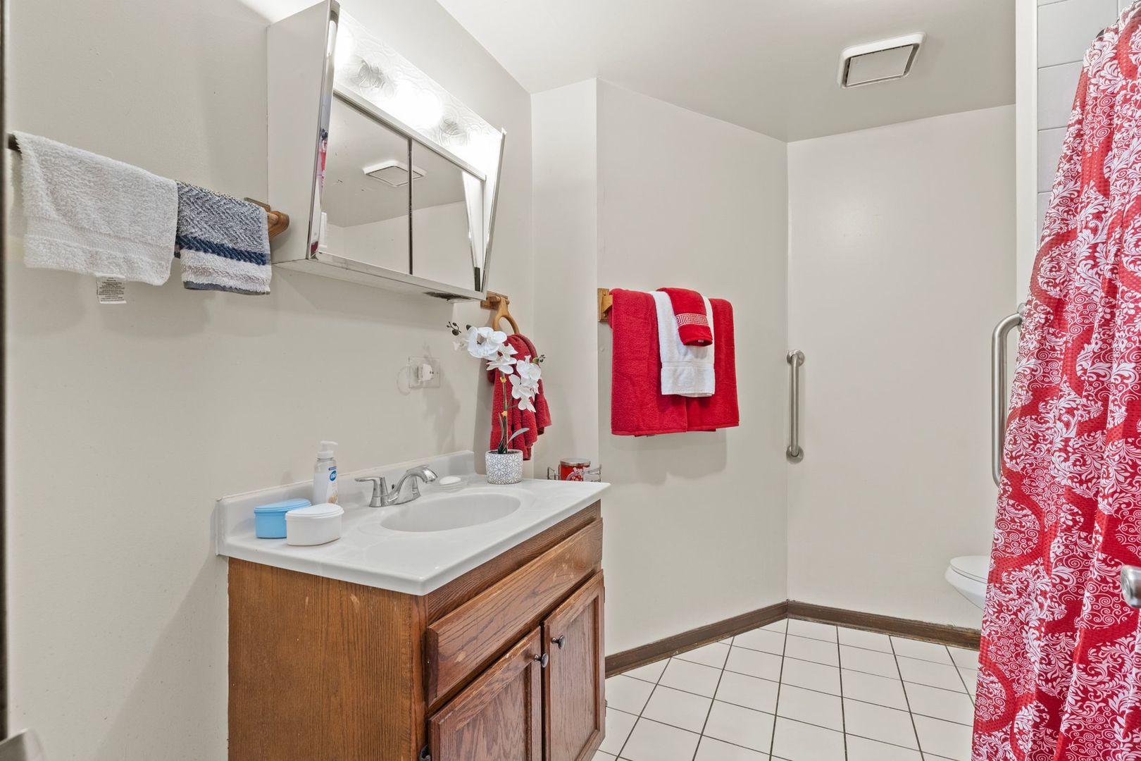 6037 S Champlain Avenue Property Photo 21