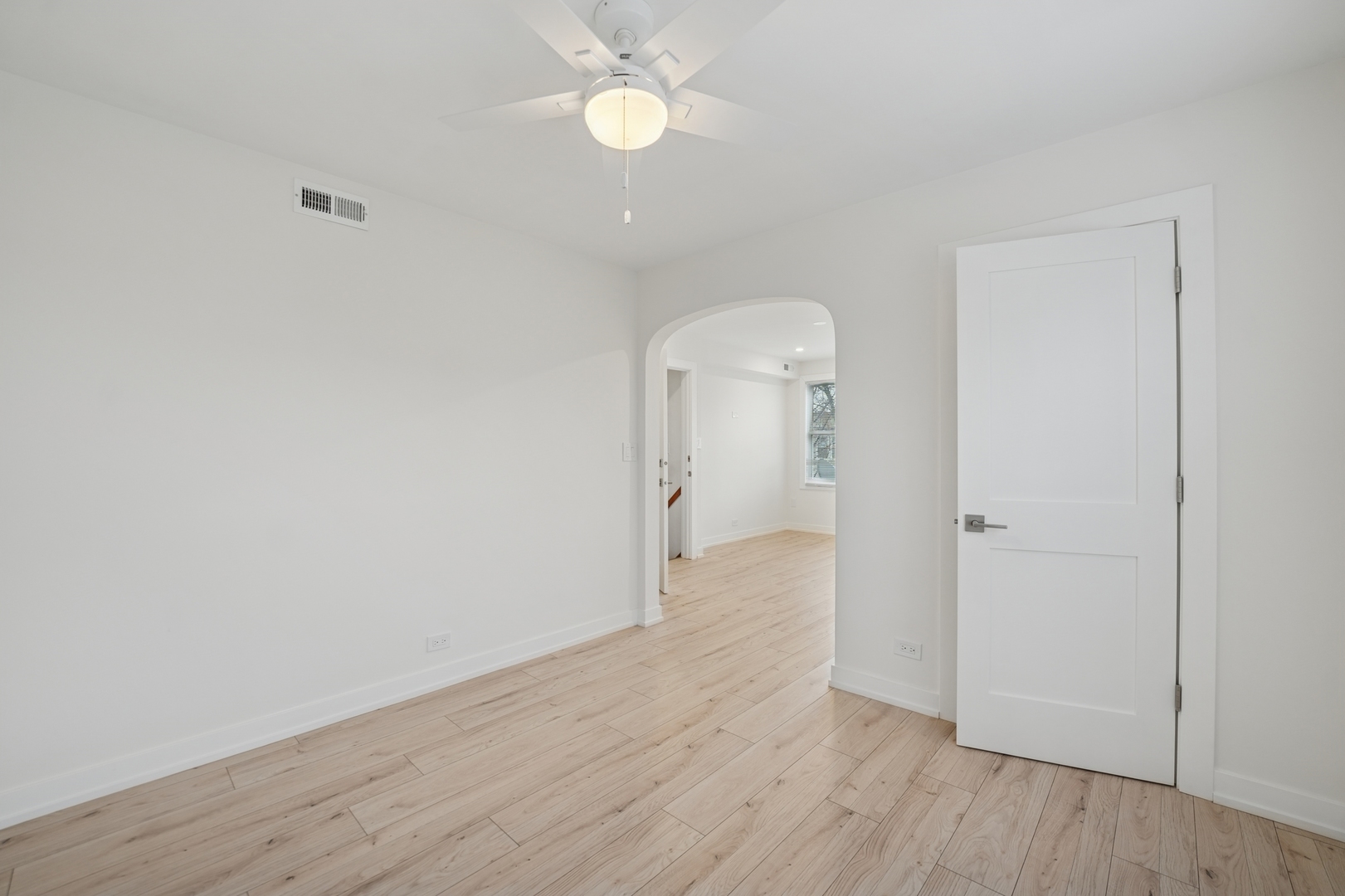 4954 W Byron Street Property Photo 7