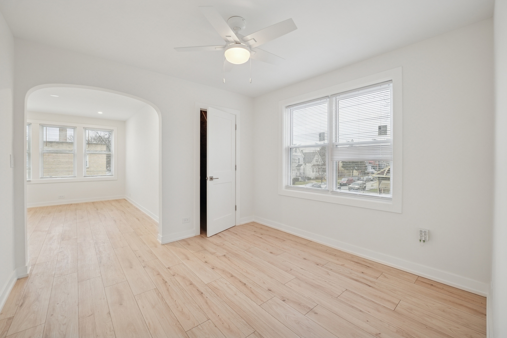 4954 W Byron Street Property Photo 8