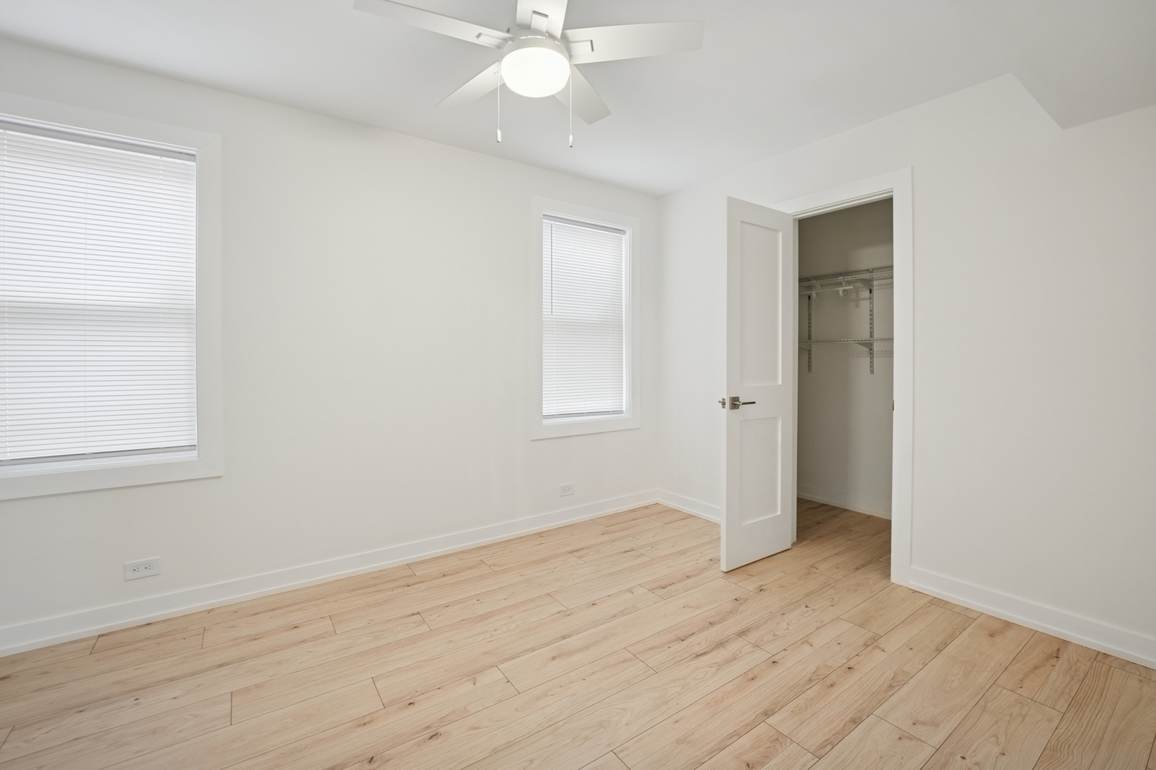 4954 W Byron Street Property Photo 9