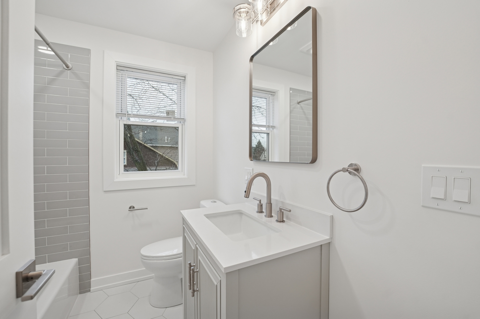 4954 W Byron Street Property Photo 10
