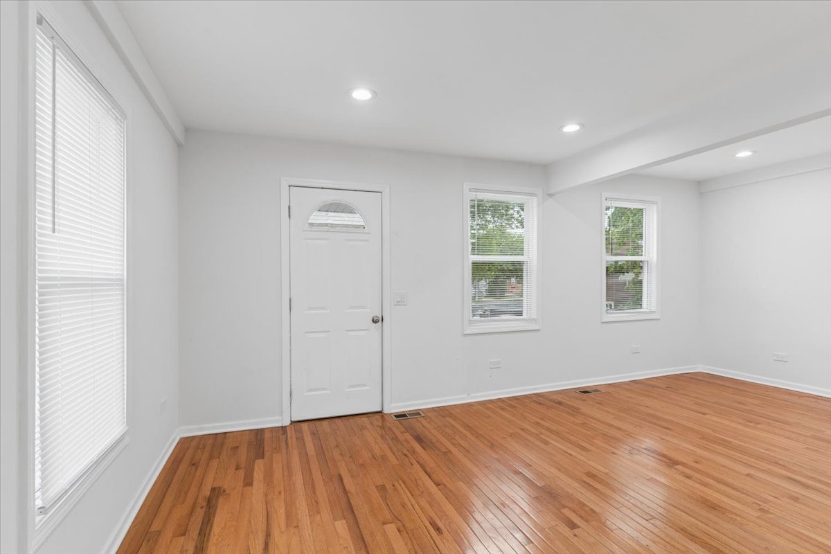 4954 W Byron Street Property Photo 25