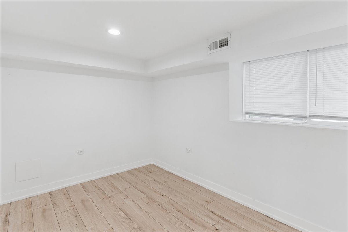 4954 W Byron Street Property Photo 32