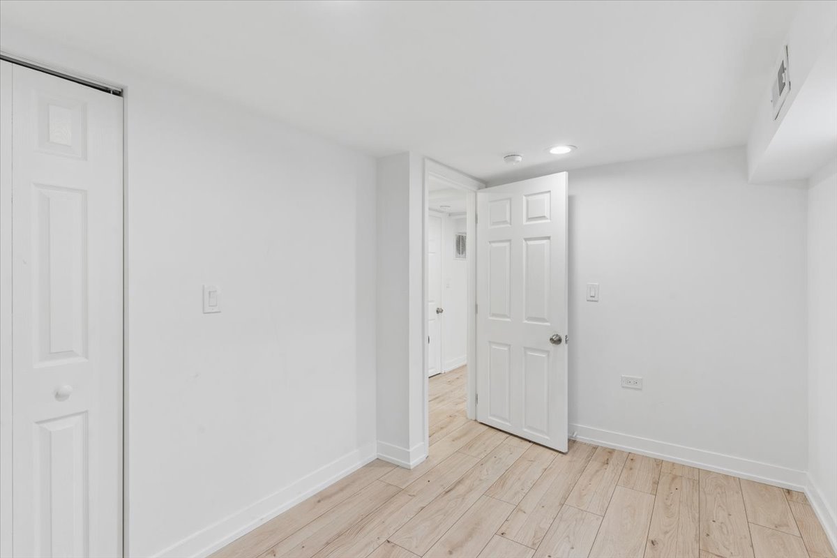 4954 W Byron Street Property Photo 35