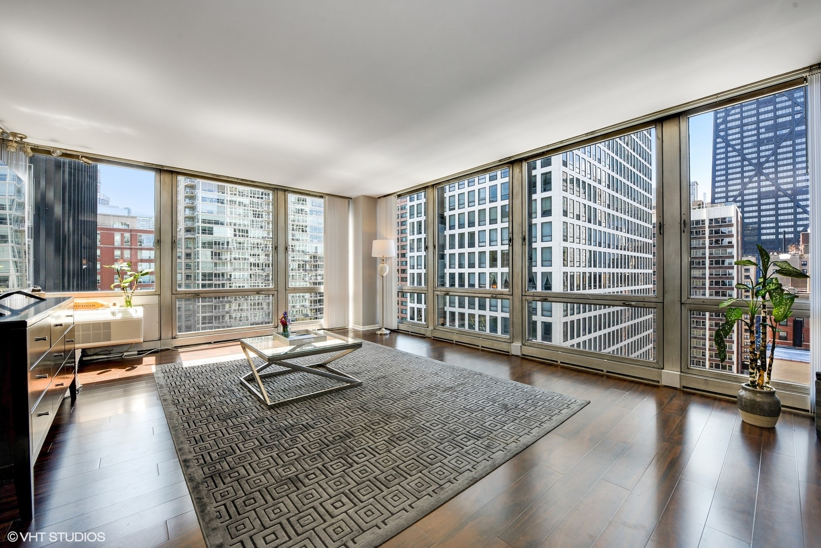880 N Lake Shore Drive 14h Property Photo 3