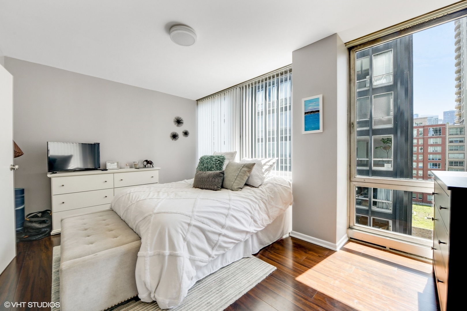 880 N Lake Shore Drive 14h Property Photo 11