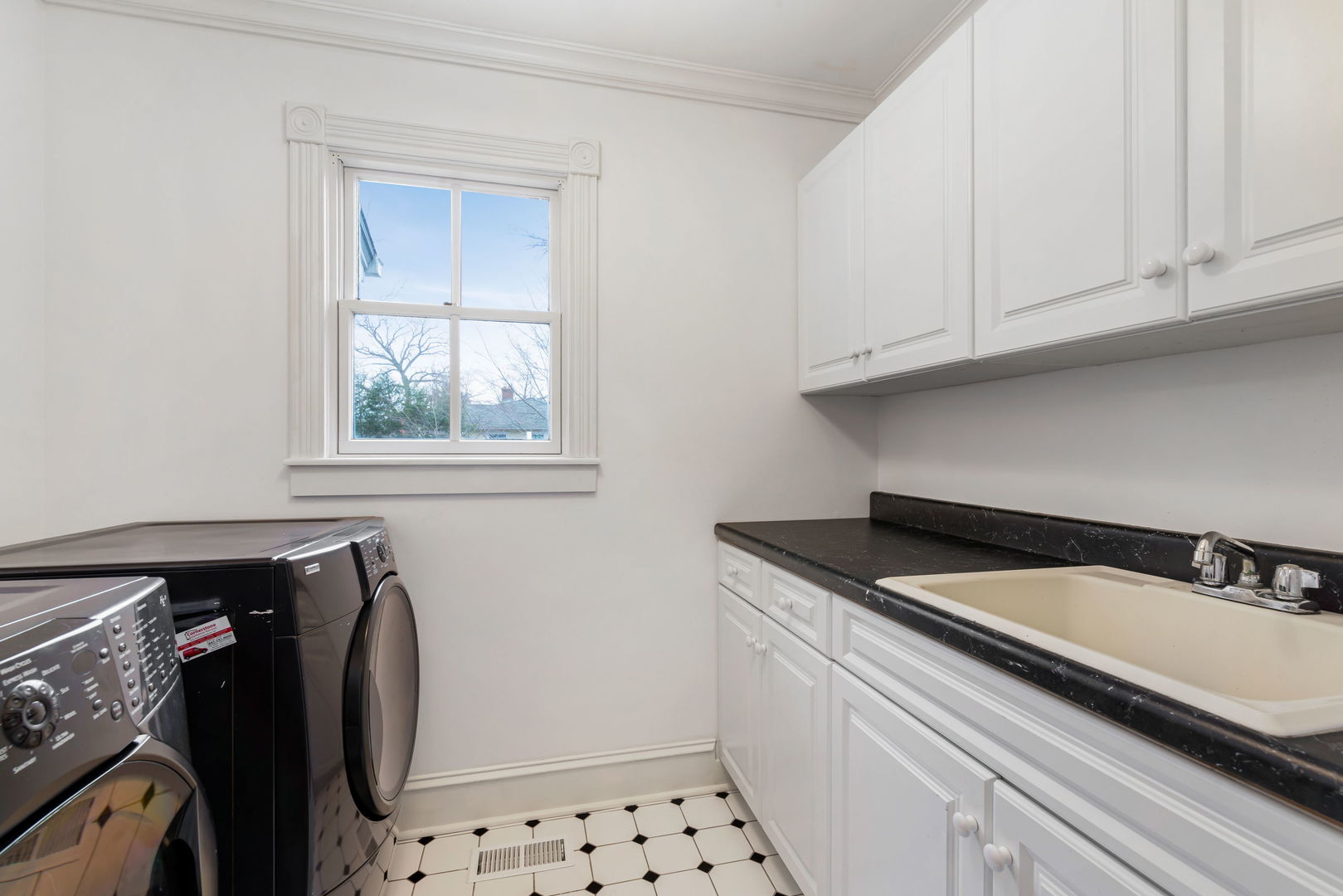 146 Franklin Street Property Photo 22