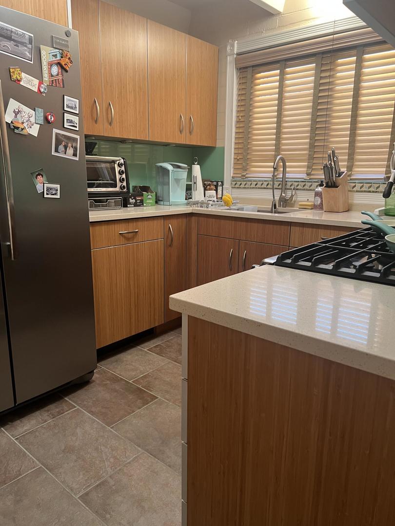 1122 W Lunt Avenue 6c Property Photo 3