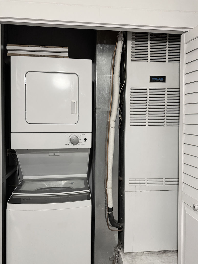 200 E Grove Street Property Photo 18