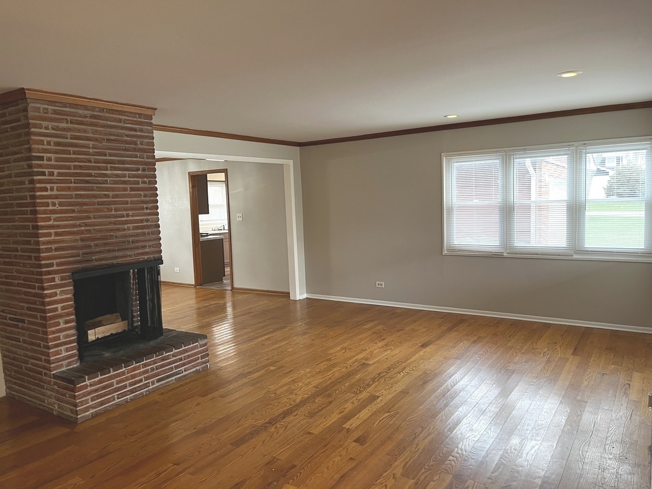 17410 Emerson Avenue Property Photo 4