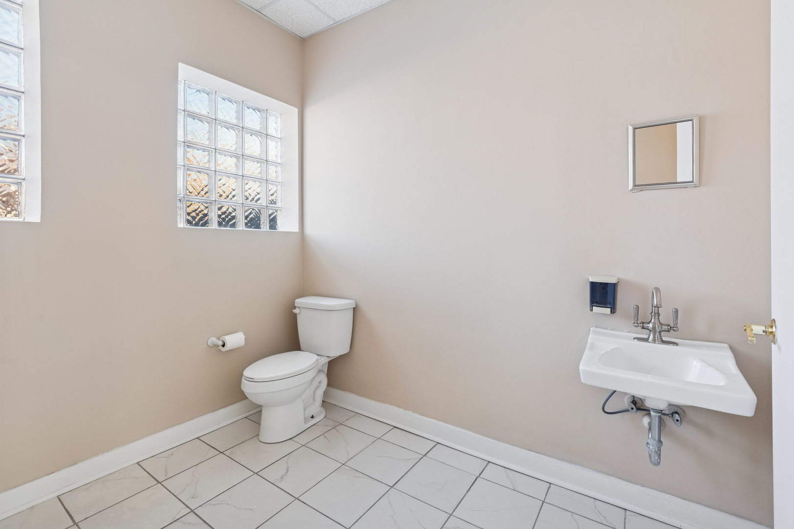 6514 W Higgins Avenue Property Photo 11
