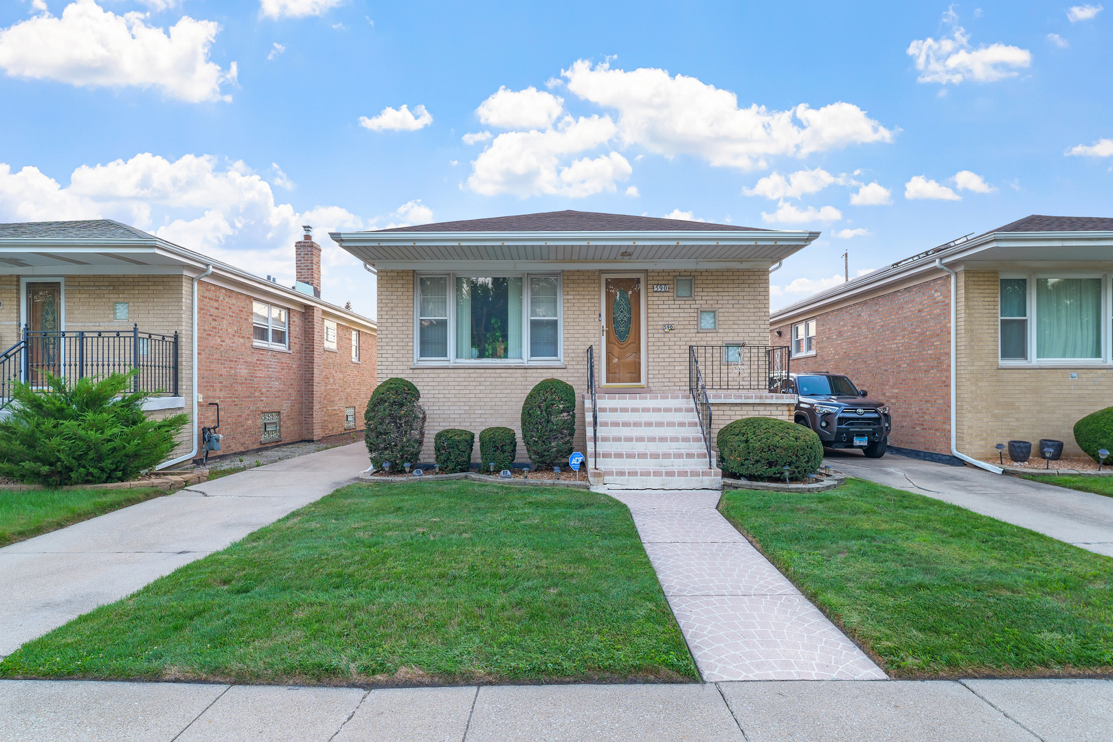 590 Exchange Avenue Property Photo 1