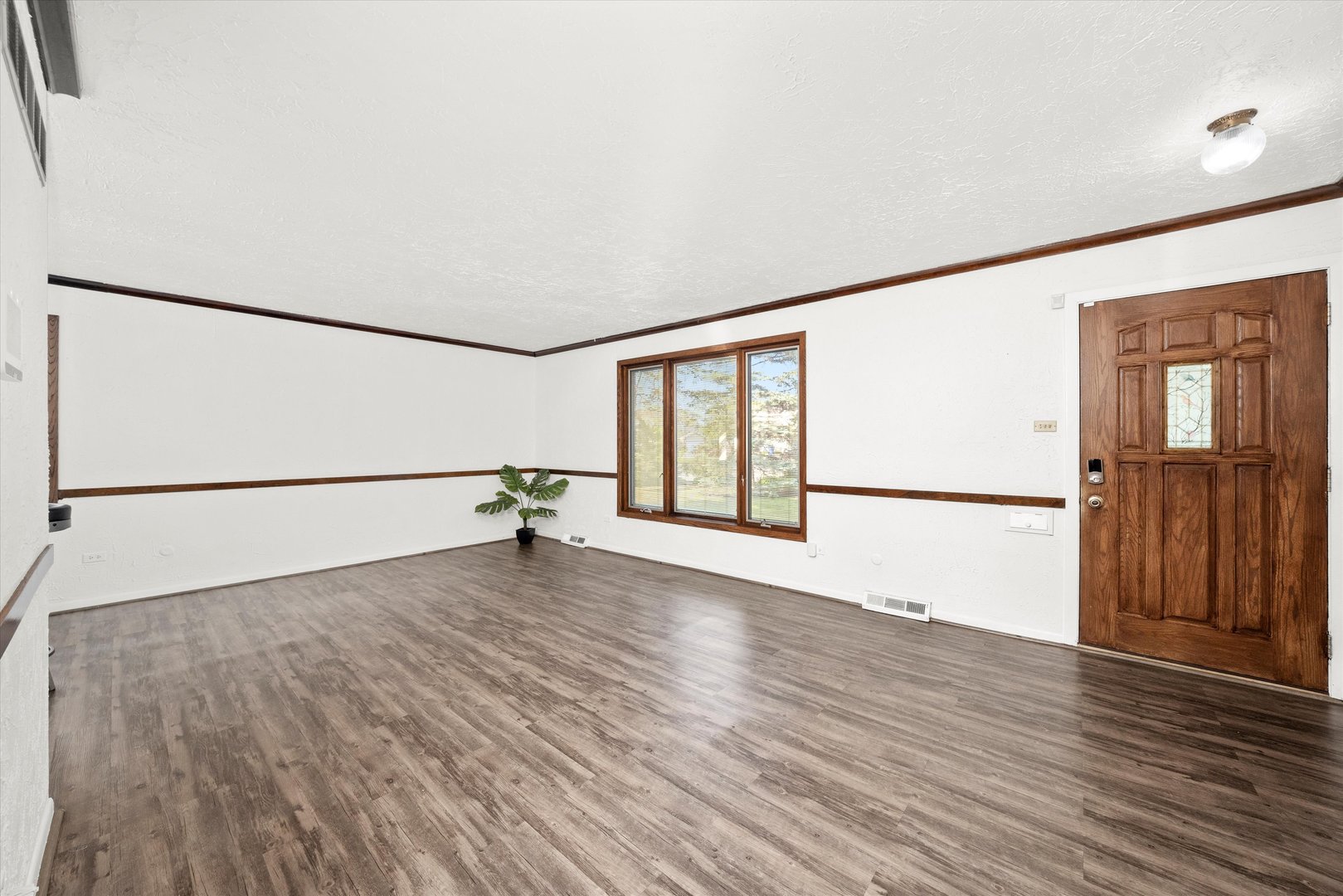22434 Pleasant Drive Property Photo 3