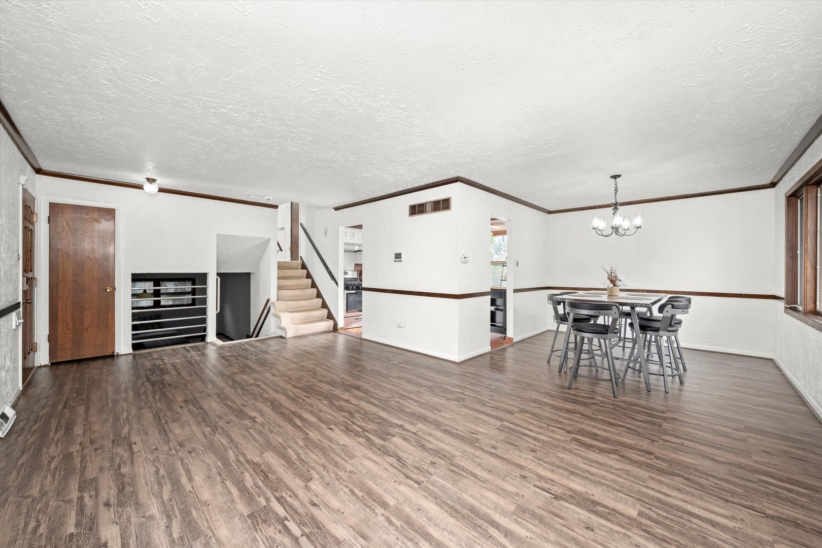 22434 Pleasant Drive Property Photo 4