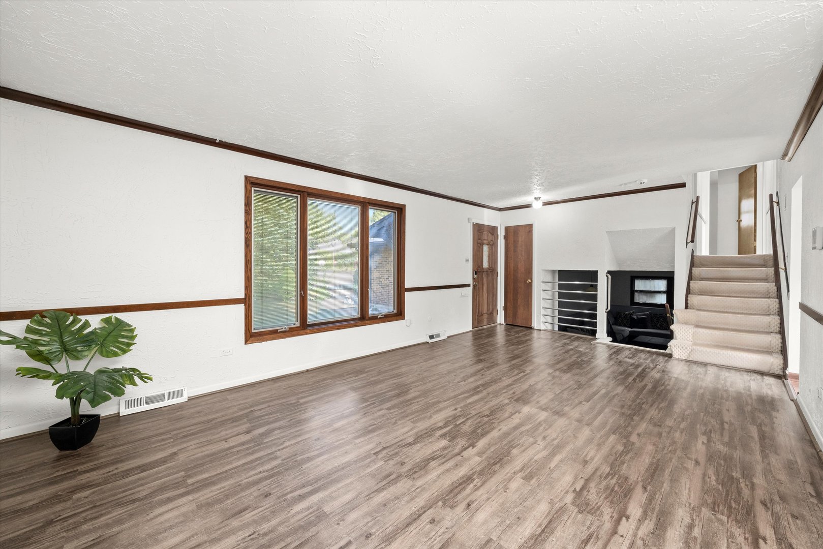22434 Pleasant Drive Property Photo 5