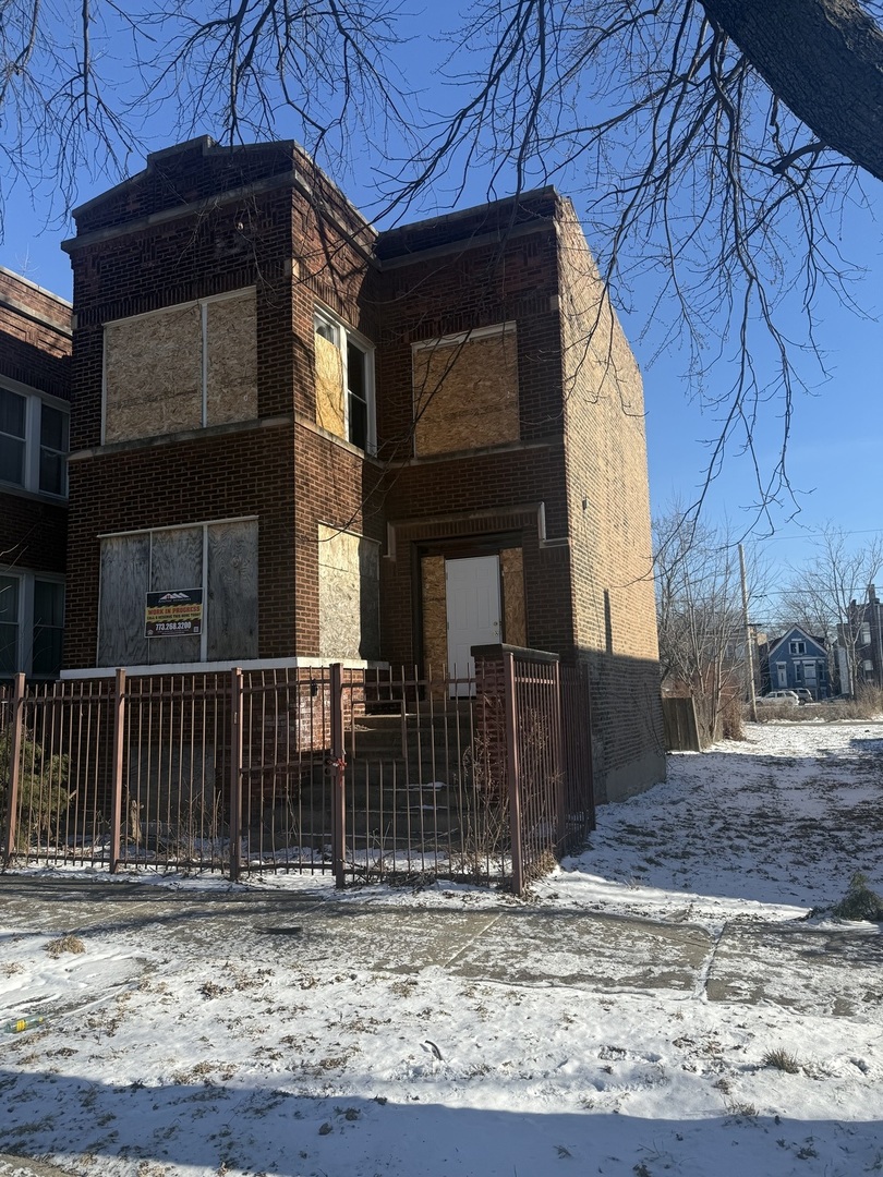 6345 S May Street Property Photo 2