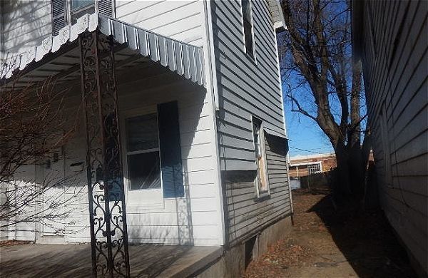 1129 E Reservoir Street Property Photo 4