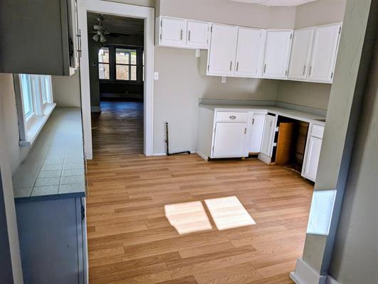 501 W 8th Street Property Photo 4