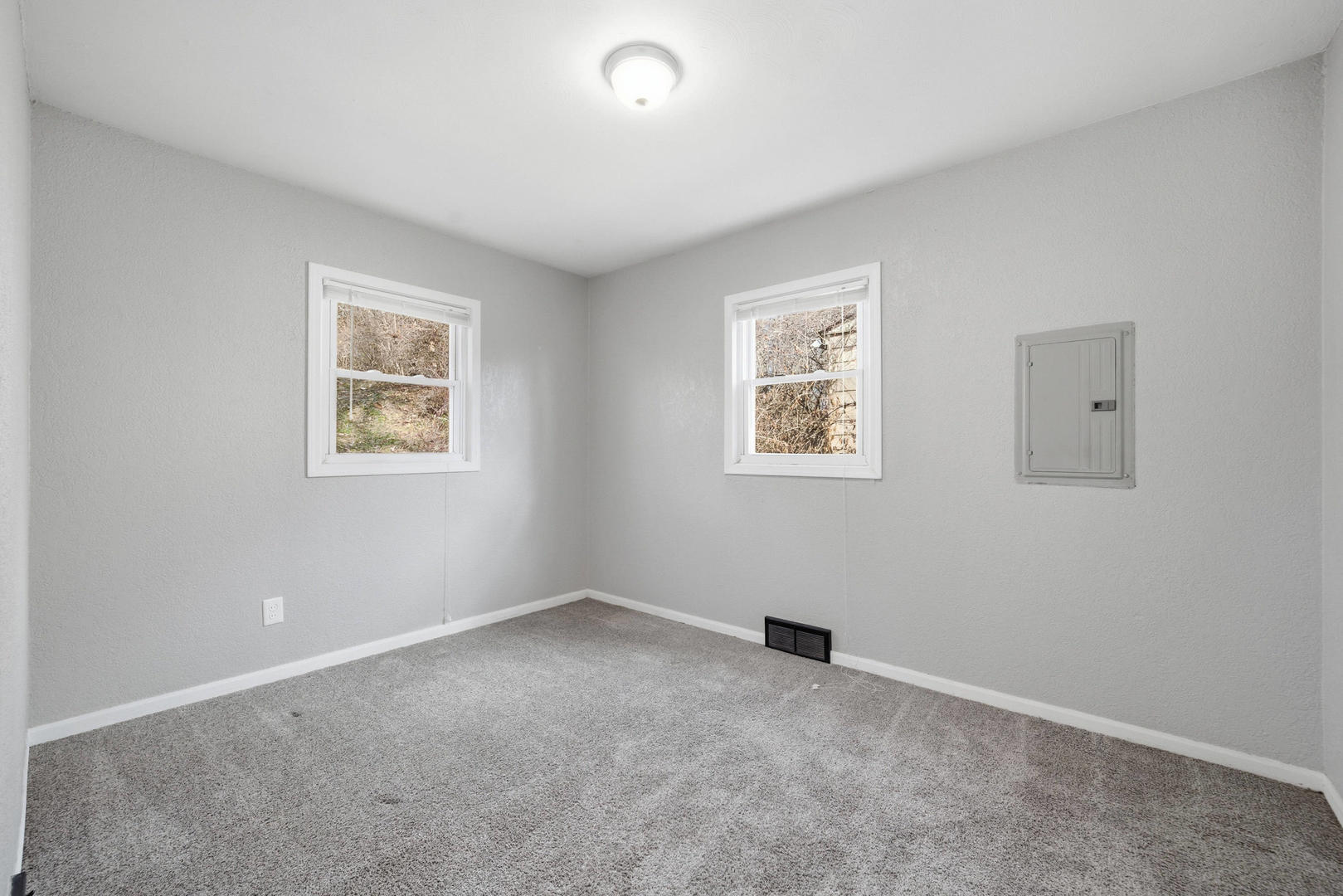 3128 Indian Road Property Photo 11