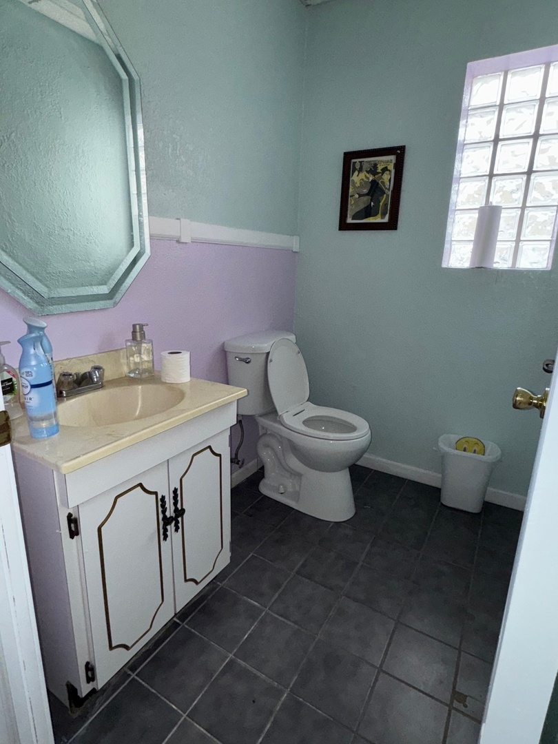 1717 Howard Street Property Photo 9
