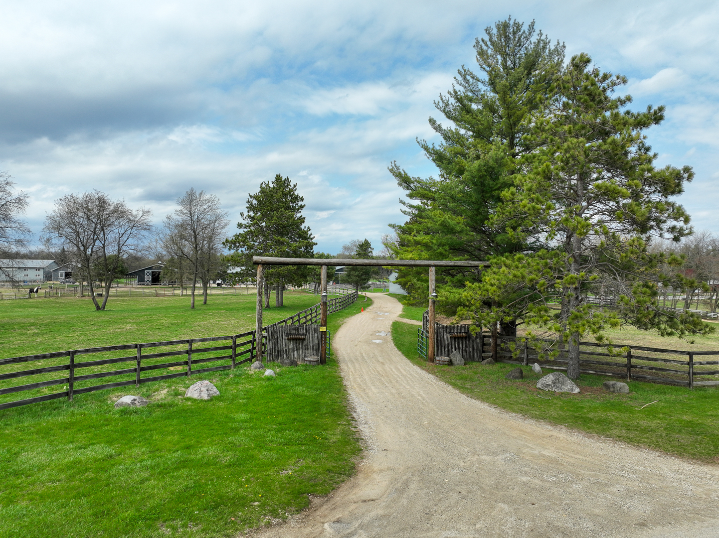 8206 Bull Valley Road Property Photo 1