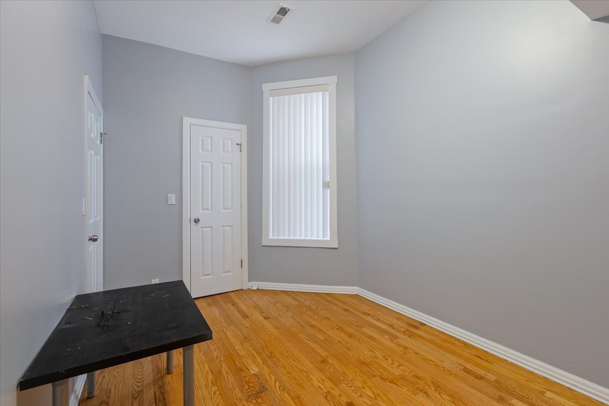 4211 W Gladys Avenue Property Photo 8