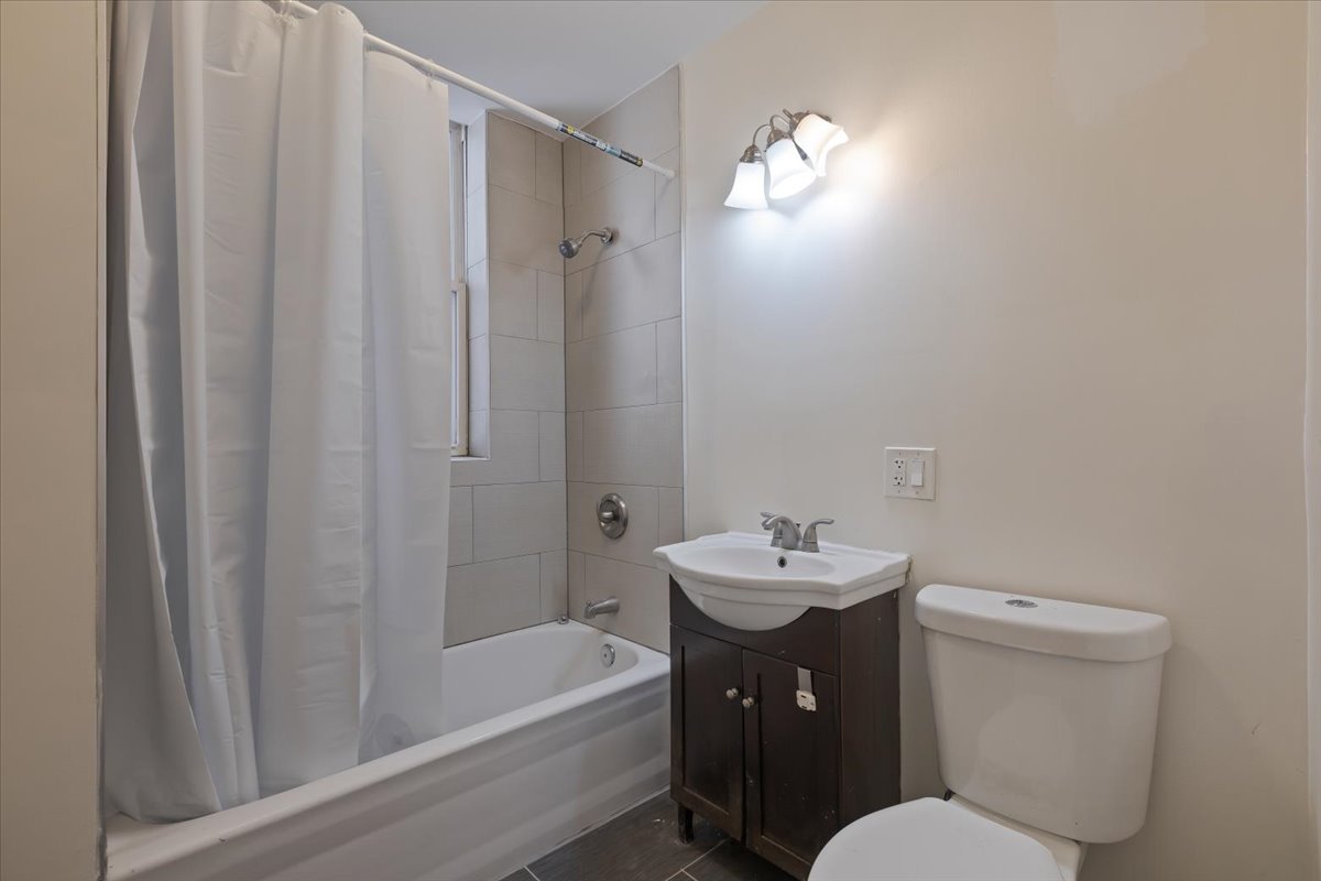 4211 W Gladys Avenue Property Photo 10