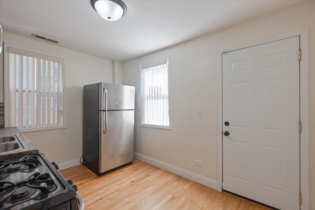 4211 W Gladys Avenue Property Photo 28
